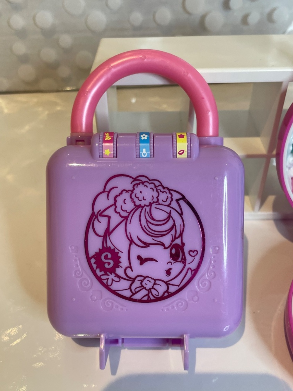 Shopkins Lil Secrets Mini Locket Playsets - Picture 6 of 10